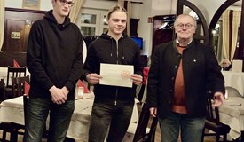Schatzmeister Anton Sanktjohanser und Kult-Vorsitzender Kristian Aumayer, Rotary-Präsident Dr.Günter Riedner